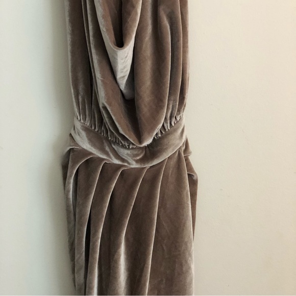 Velvet nude dress. Size small, very good condition. - Picture 8 of 9